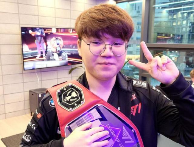 队陷入了前 队陷入了前